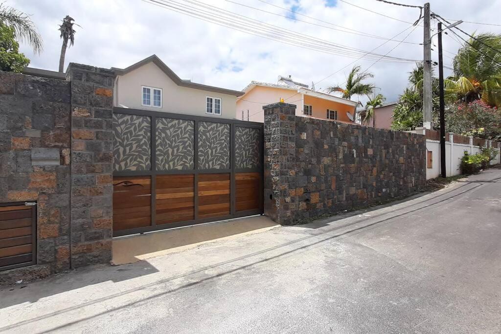 Meliyer Cheerful 3 Bedrooms At Perebere Pereybere Beach