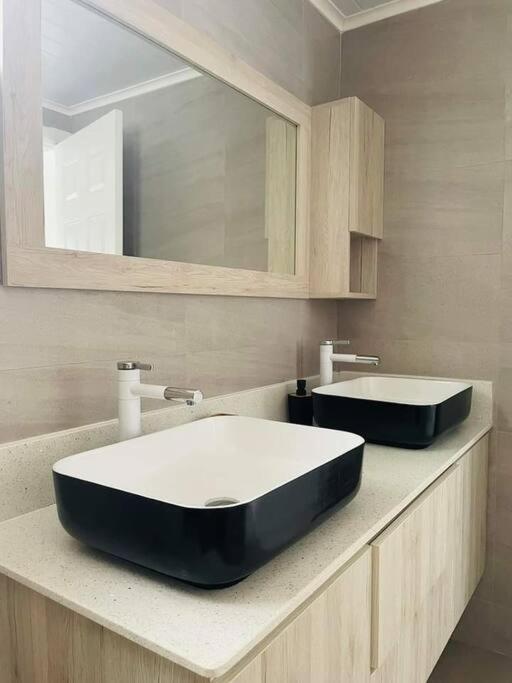 Meliyer Cheerful 3 Bedrooms At Perebere فيلة *